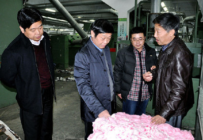 商丘中院孫同占院長赴閆集法庭及銀河棉業調研指導